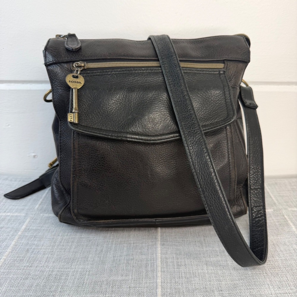 Fossil Vintage Black Leather Crossbody Messenger Bag Brass Key Charm ç